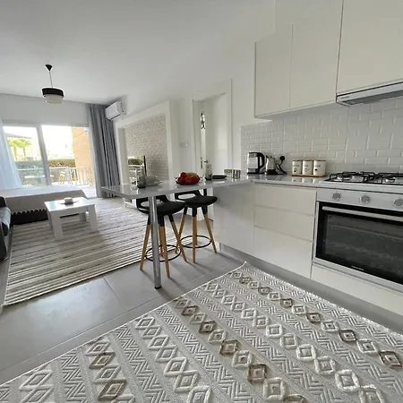 Family Friendly Modern Flat In Caesar &spa, Long Iskele, Kktc *