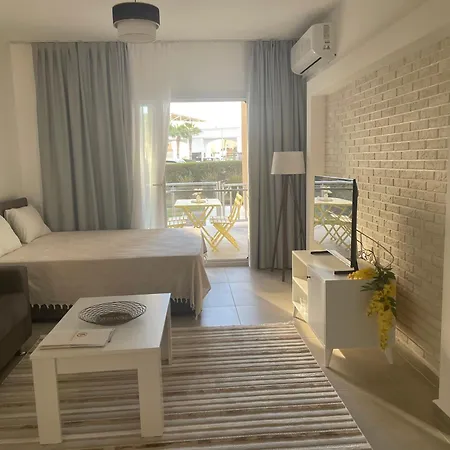 Family Friendly Modern Flat In Caesar &spa, Long Iskele, Kktc Apartment